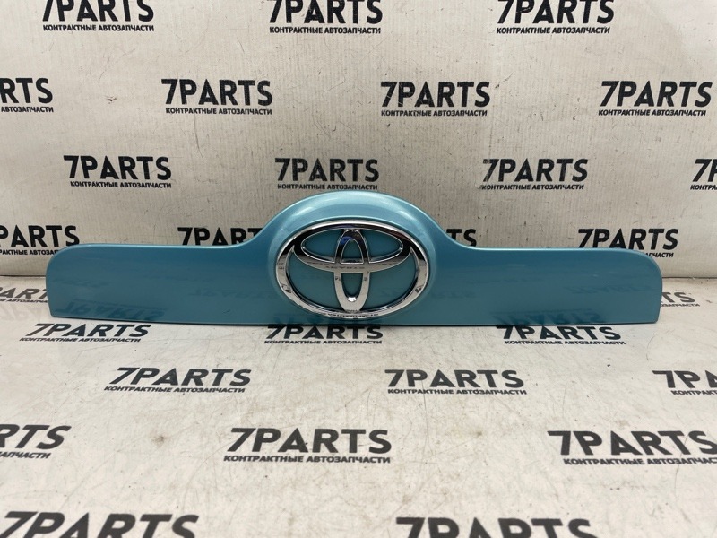 Накладка 5-й двери TOYOTA SIENTA NCP81 1NZFE 2009 (б/у)