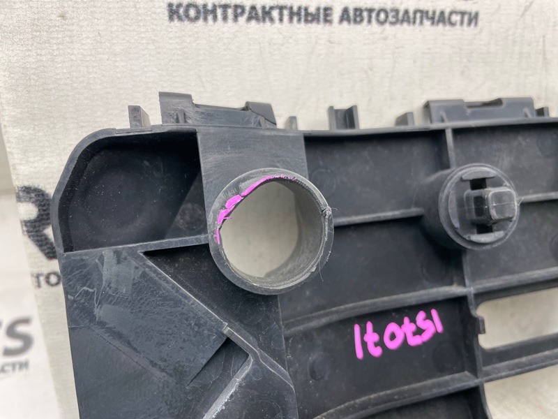 Крепление бампера NOAH ZWR80