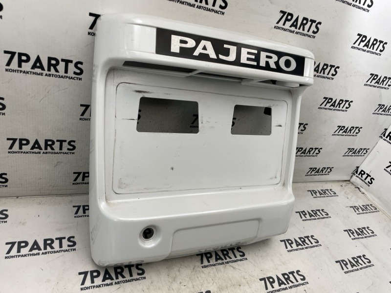 Накладка 5-й двери PAJERO 2002 V73W 6G72