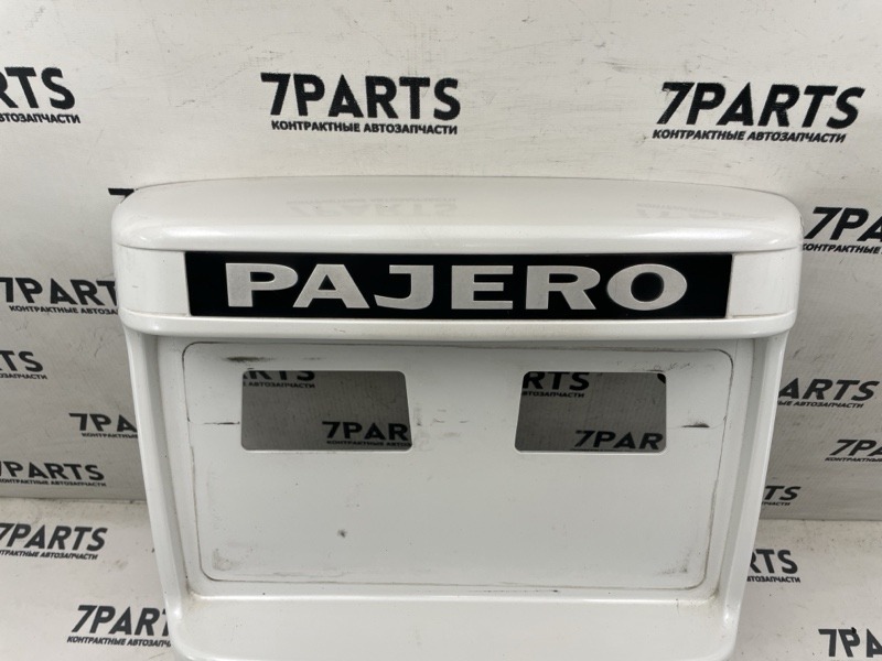 Накладка 5-й двери PAJERO 2002 V73W 6G72