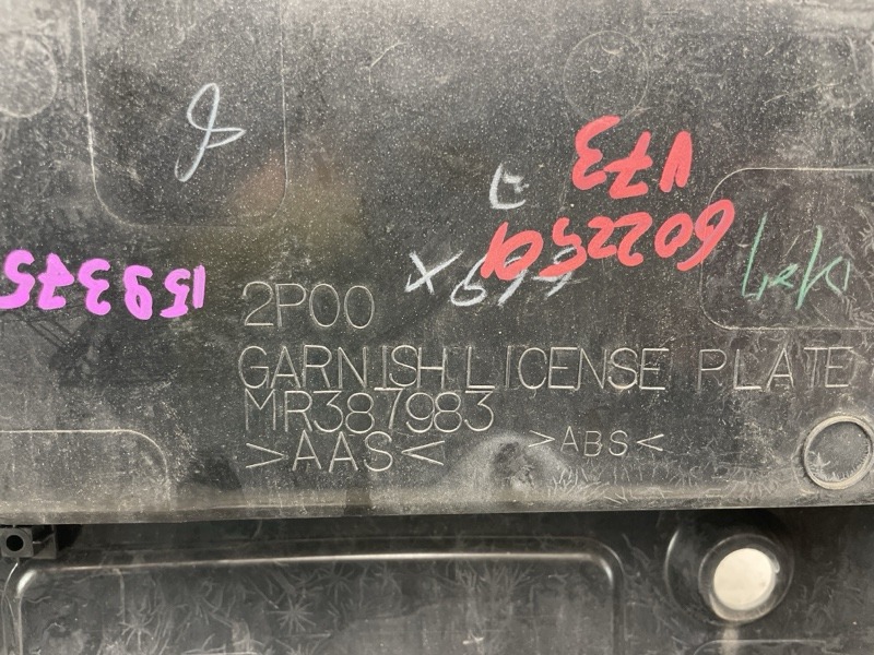 Накладка 5-й двери PAJERO 2002 V73W 6G72
