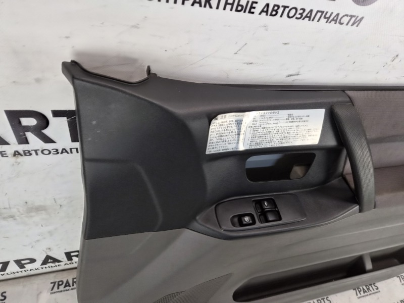 Обшивка дверей передняя правая PAJERO V65W