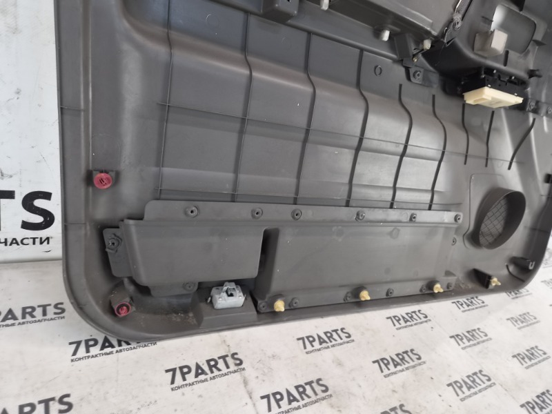 Обшивка дверей передняя правая PAJERO V65W