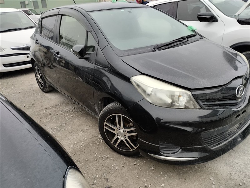 Автомобиль TOYOTA VITZ NSP130 1NR-FE 2012 года в разбор