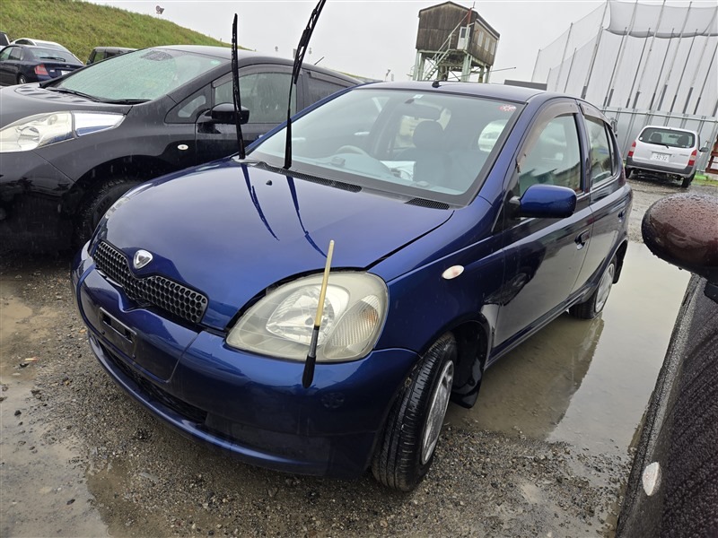 Автомобиль TOYOTA VITZ SCP10 1SZFE 2000 года в разбор