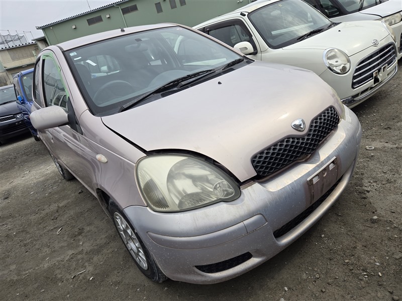 Автомобиль TOYOTA VITZ SCP10 1SZFE 2002 года в разбор