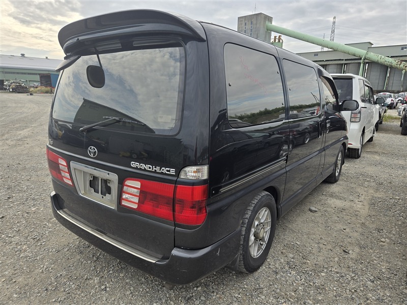 Автомобиль TOYOTA GRAND HIACE VCH16 5VZFE 2001 года в разбор