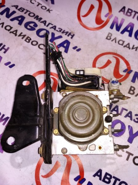 Блок abs Toyota Ist NCP60 Блок abs Toyota Ist NCP60