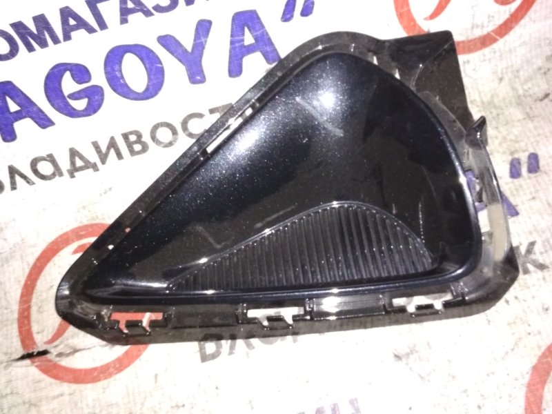 Заглушка бампера Toyota Corolla Fielder NRE161 передняя правая 52127-12410