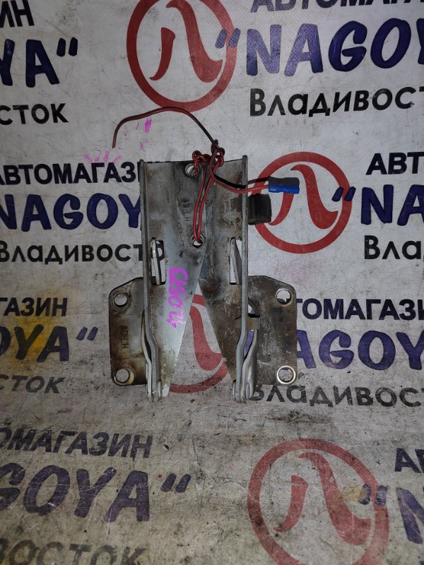 Петли капота Nissan Bassara JHU30 передние PARA