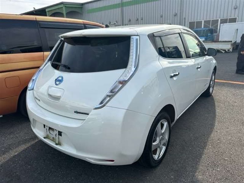 Спойлер Nissan Leaf AZE0 задний COLOR QAB