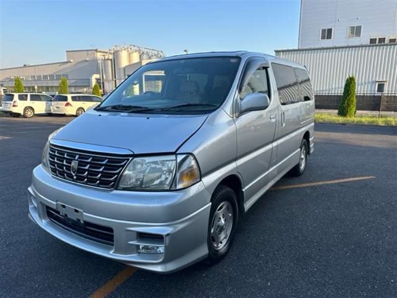 Подкрылок Toyota Grand Hiace VCH16 передний правый