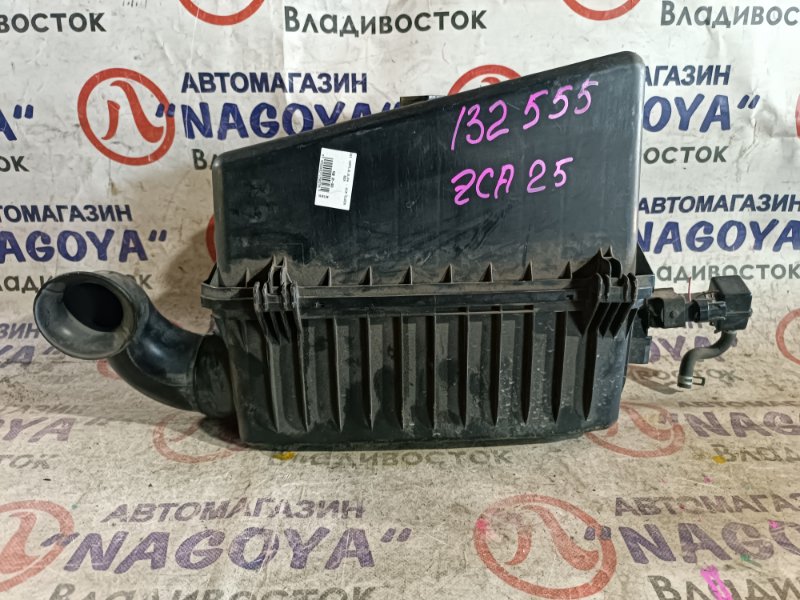 Корпус воздушного фильтра Toyota Rav4 ZCA25 1ZZ-FE 22204-22010