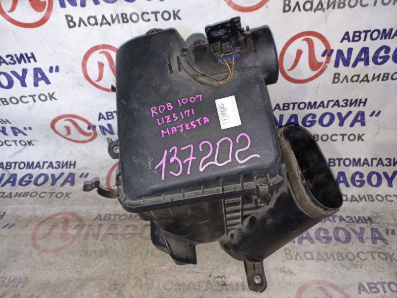 Корпус воздушного фильтра Toyota Crown Majesta UZS171 1UZ-FE 22204-22010