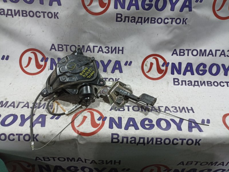 Механизм открывания двери Toyota Porte NNP15 1NZ-FE левый