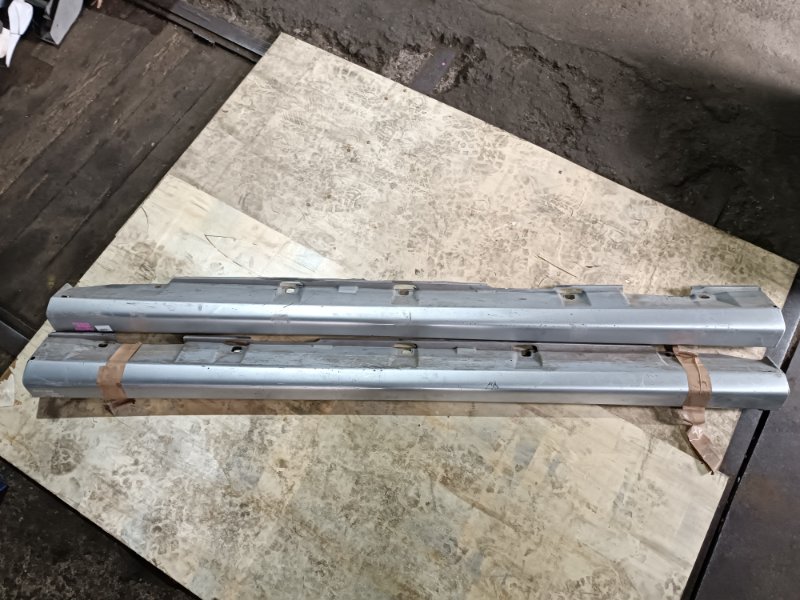 Порог TOYOTA NADIA SXN10 3S-FE правый COLOR 1C0 (б/у)