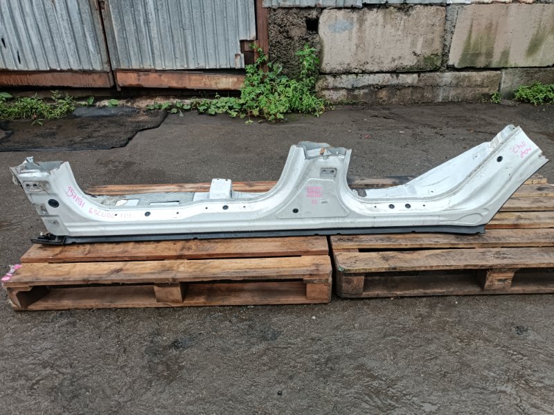 Порог кузова SUZUKI ESCUDO TD54W J24B левый (б/у)