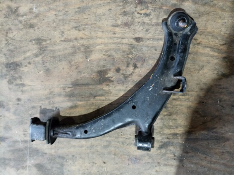 Рычаг нижний HONDA HR-V GH3 D16A передний левый (б/у)