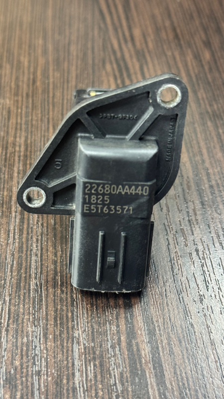 Датчик расхода воздуха SUBARU FORESTER SK5 CB18 22680AA440 (б/у)
