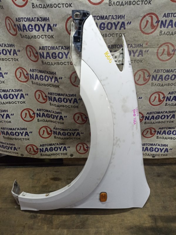 Крыло TOYOTA VOLTZ ZZE136 1ZZ-FE переднее левое COLOR 040 (б/у)