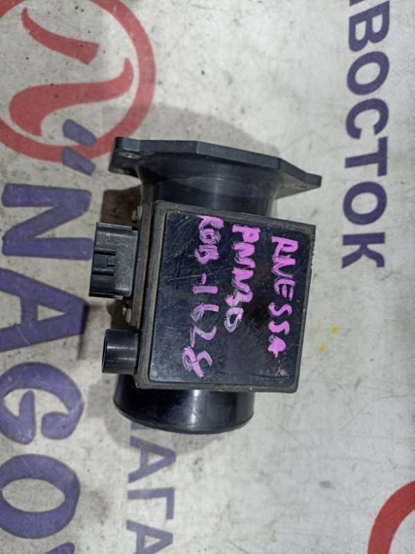 Датчик расхода воздуха NISSAN RNESSA PNN30 KA24DE 22680 70F05 (б/у)