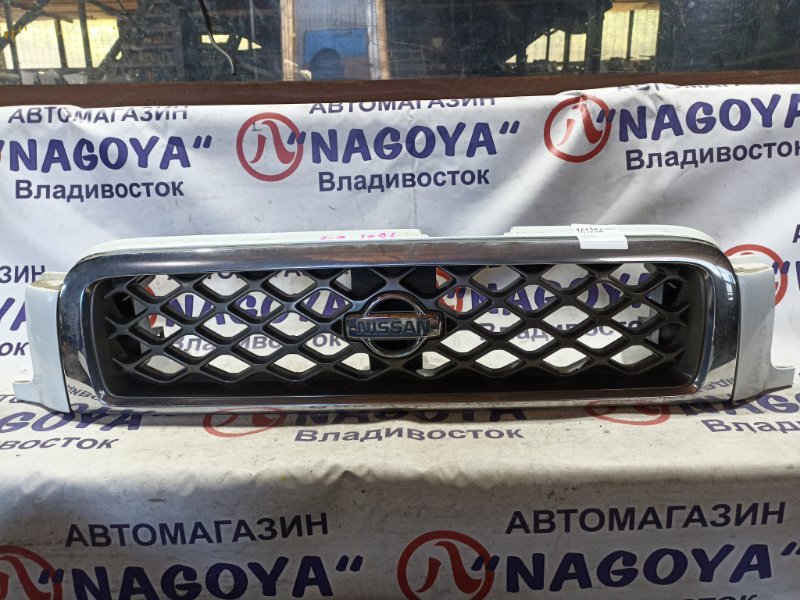 Решетка NISSAN TERRANO LR50 VG33 передняя 2 MODEL (б/у)