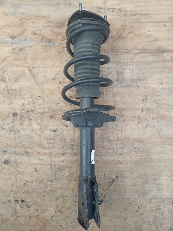 Стойка TOYOTA IST NCP65 1NZ-FE передняя левая (б/у)