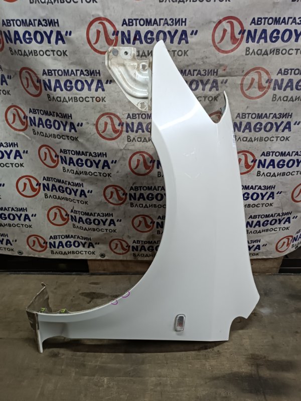 Крыло HONDA STREAM RN1 D17A переднее левое 2 MODEL (б/у)