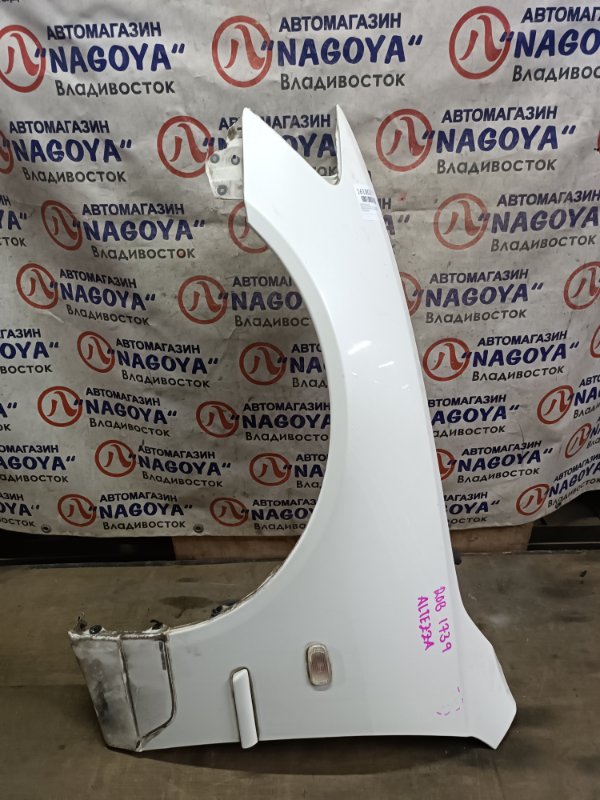 Крыло TOYOTA ALTEZZA GITA JCE15 2JZ-GE переднее левое COLOR 062 (б/у)