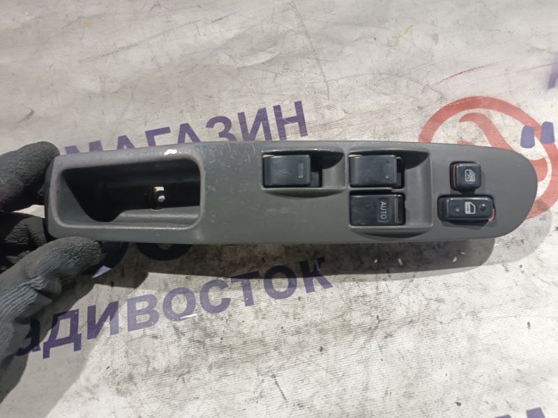 Блок упр. стеклоподьемниками TOYOTA TOWN ACE NOAH SR40 3S-FE передний правый (б/у)