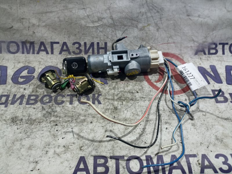 Замок зажигания NISSAN LIBERTY RM12 QR20DE (б/у)