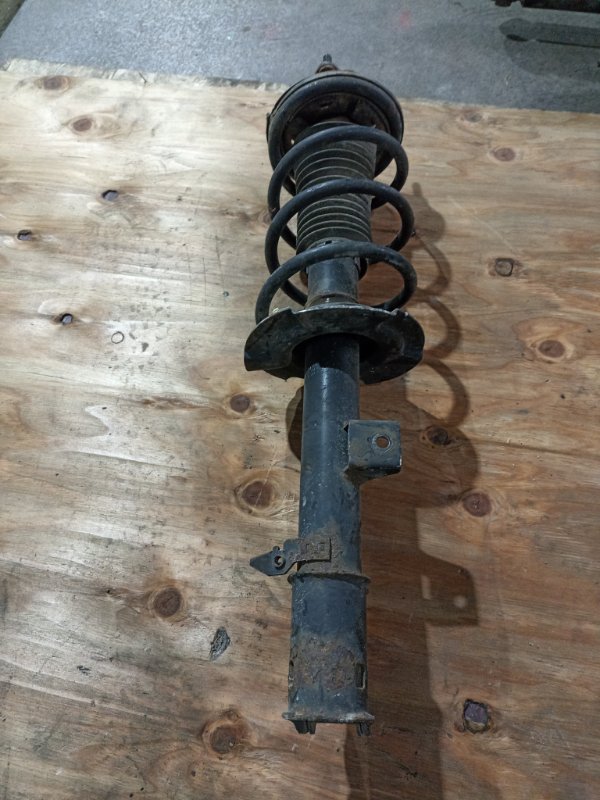 Стойка MAZDA TRIBUTE EPEW YF передняя правая (б/у)