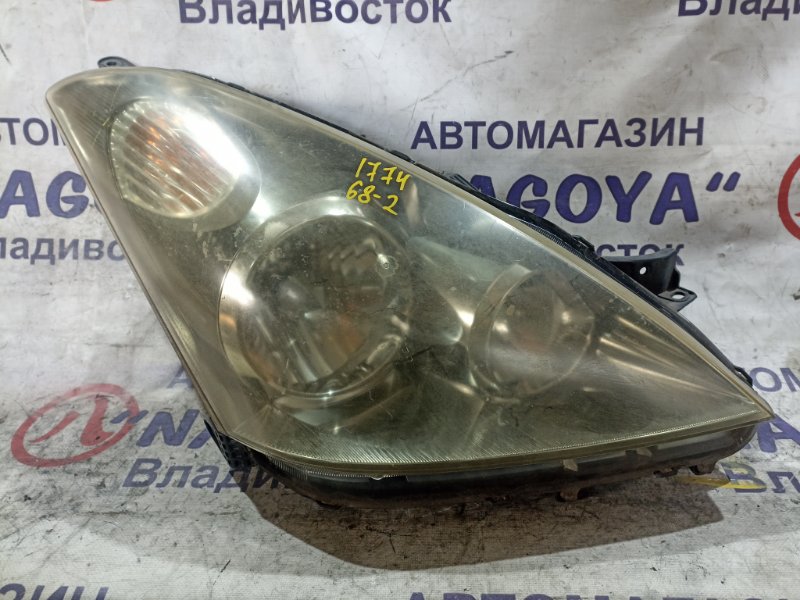 Фара TOYOTA WISH ZNE14 1ZZ-FE передняя правая 68-2 (б/у)