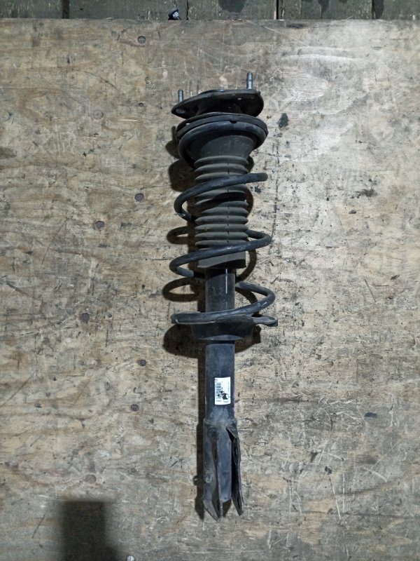 Стойка TOYOTA IST NCP60 2NZ-FE передняя правая (б/у)