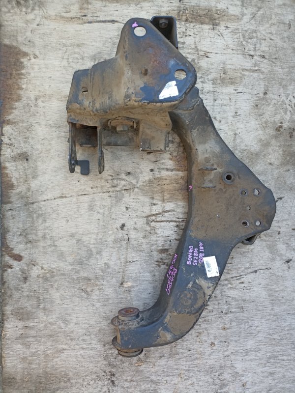 Рычаг нижний MAZDA BONGO SE28M R2 передний правый (б/у)