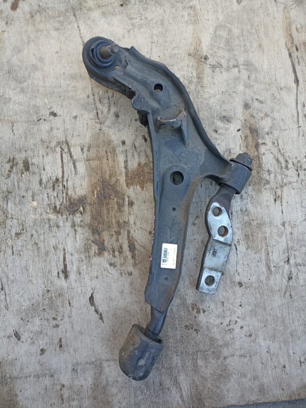 Рычаг нижний NISSAN AVENIR RW11 QR20DE передний левый (б/у)