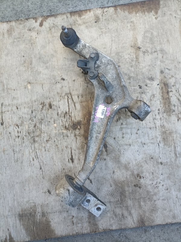 Рычаг нижний NISSAN X-TRAIL NT30 QR20DE передний левый (б/у)