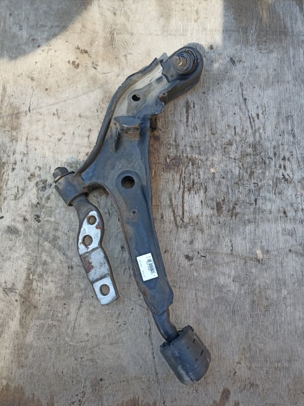 Рычаг нижний NISSAN AVENIR RW11 QR20DE передний правый (б/у)