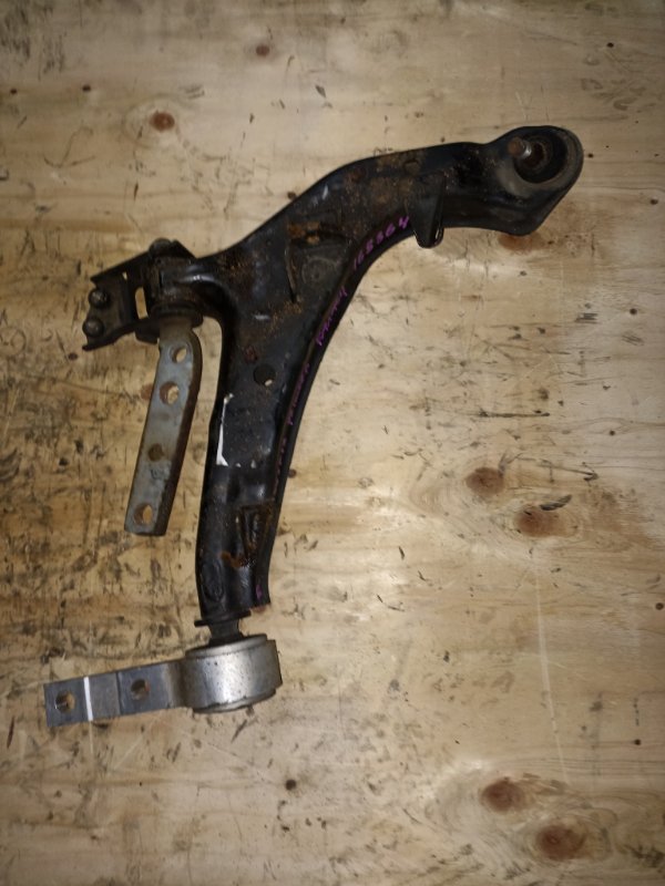 Рычаг нижний NISSAN PRIMERA WTP12 QR20DE передний правый (б/у)