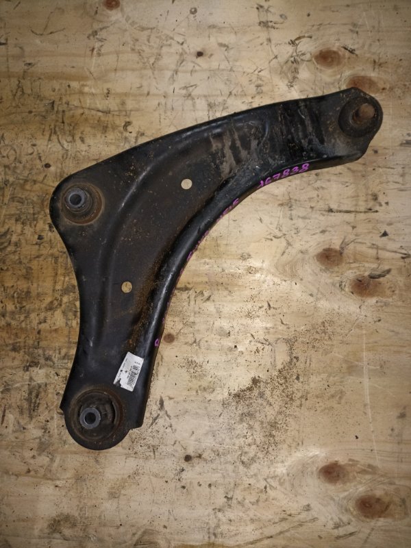 Рычаг нижний NISSAN JUKE NF15 MR16DDT передний правый (б/у)