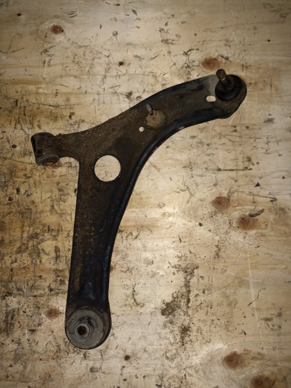 Рычаг нижний TOYOTA PROBOX NCP59 1NZ-FE передний правый (б/у)