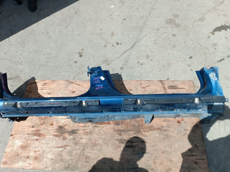 Порог кузова TOYOTA WISH ZNE10 1ZZ-FE правый COLOR 8P4 (б/у)