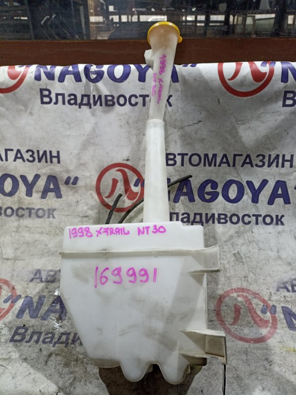 Бачок стеклоомывателя NISSAN X-TRAIL NT30 QR20DE (б/у)