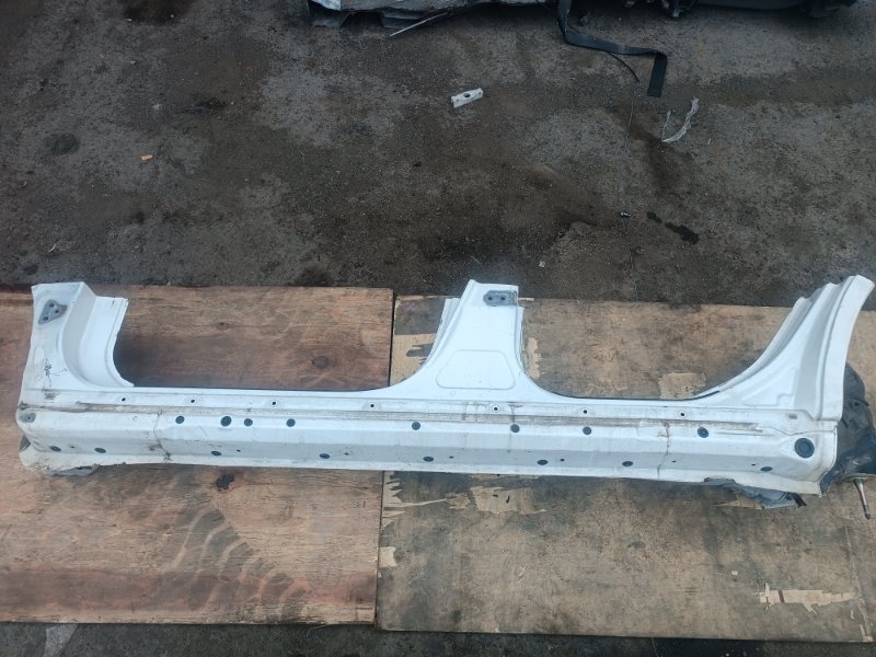 Порог кузова TOYOTA HARRIER MCU30 1MZ-FE левый (б/у)