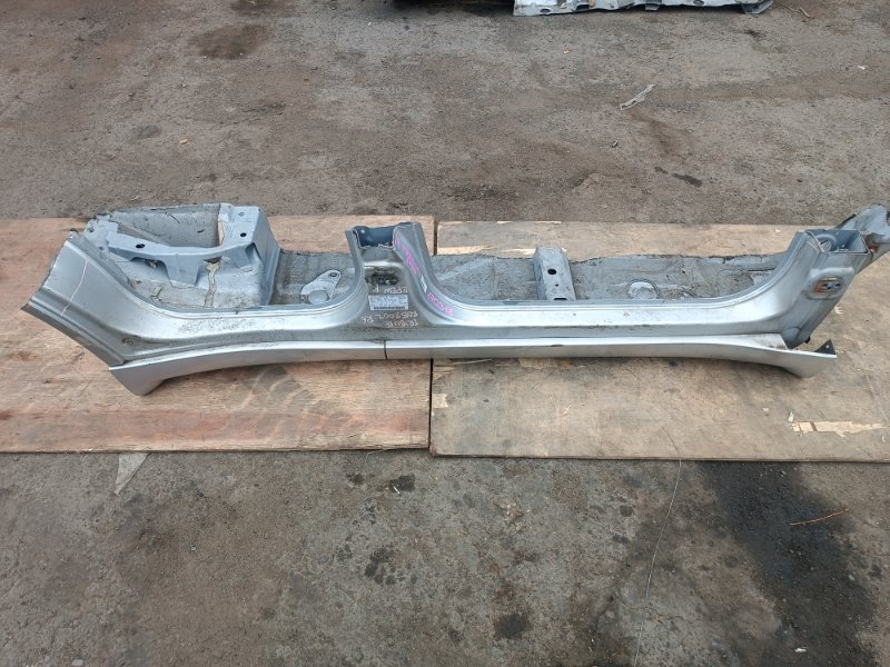 Порог кузова MAZDA TRIBUTE EPEW YF правый (б/у)