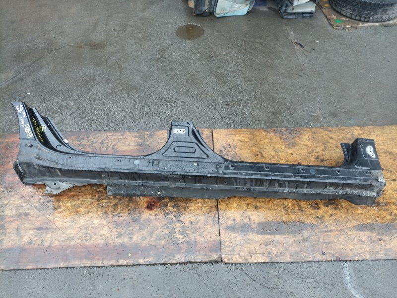 Порог кузова TOYOTA CAMRY AVV50 2AR-FXE правый (б/у)