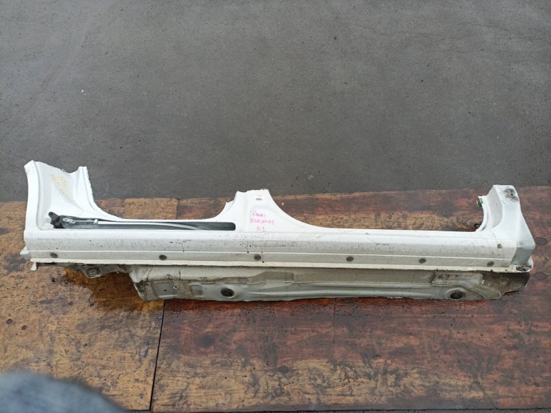 Порог кузова TOYOTA RAUM EXZ10 5E-FE правый (б/у)