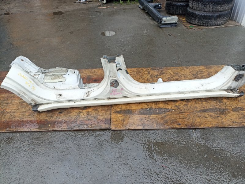 Порог кузова HONDA CR-V RD1 B20B правый (б/у)