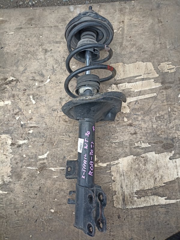 Стойка NISSAN X-TRAIL NT30 QR20DE задняя правая (б/у)