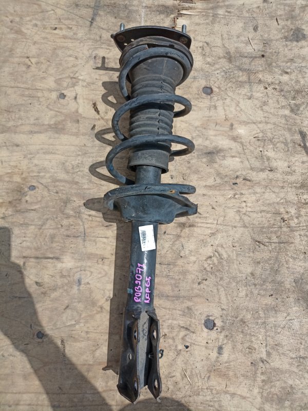 Стойка TOYOTA IST NCP65 1NZ-FE передняя левая (б/у)